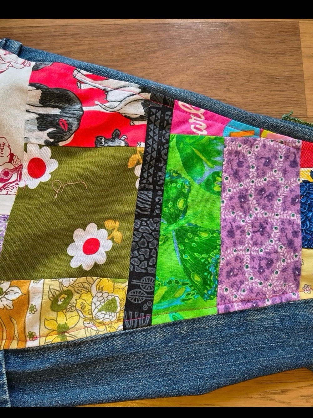 Multicolor Patchwork Wide-Leg Jeans with Pink Accents - Picture 5 of 9